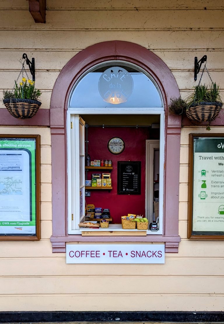 Morning coffees and teas at Charlbury Station